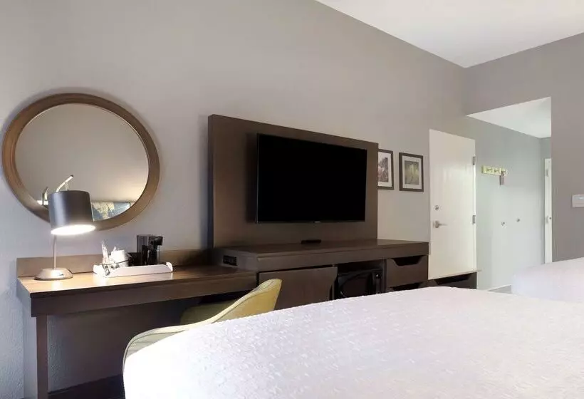 هتل Hampton Inn Natchitoches