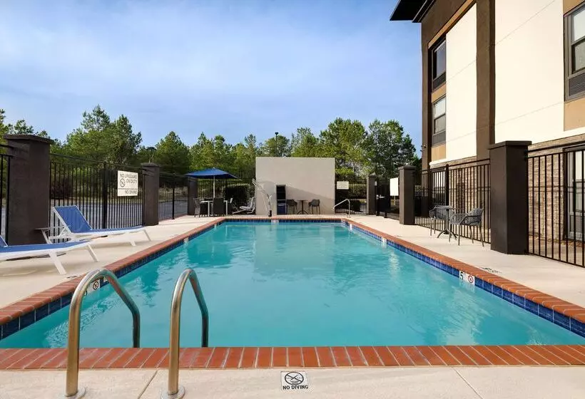 هتل Hampton Inn Natchitoches