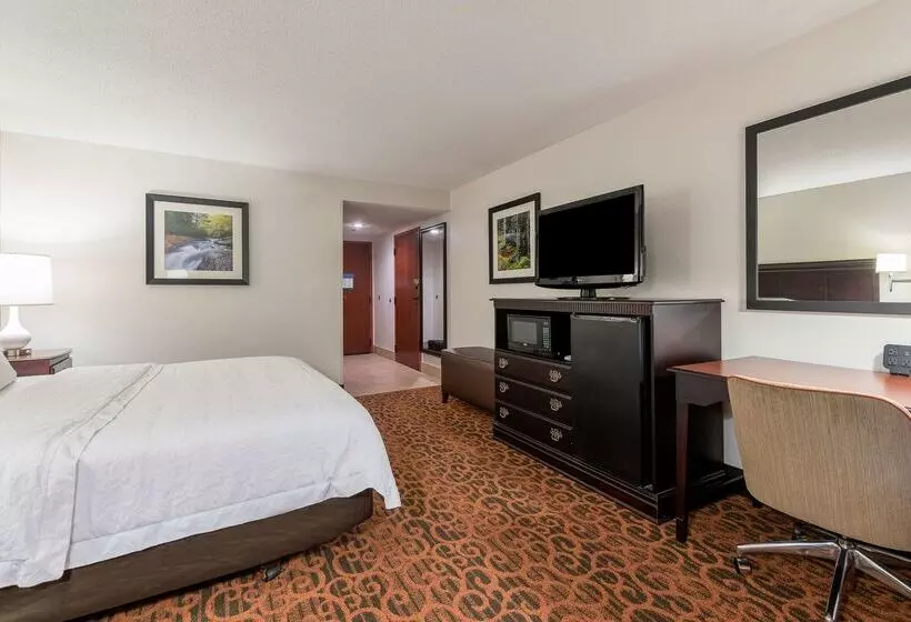 Отель Hampton Inn Parkersburgmineral Wells