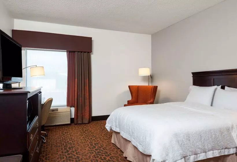 Отель Hampton Inn Parkersburgmineral Wells