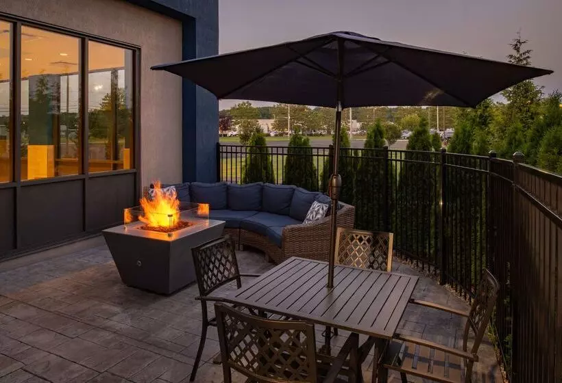 בית מלון כפרי Hampton Inn Seekonk