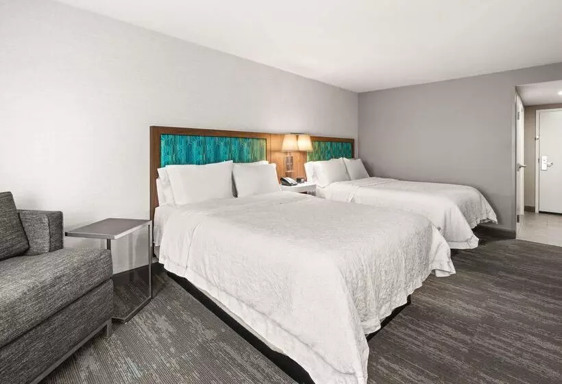 בית מלון כפרי Hampton Inn Seekonk