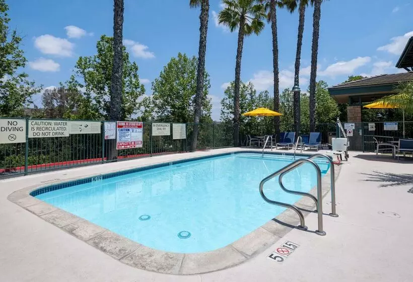 Отель Hampton Inn & Suites Agoura Hills