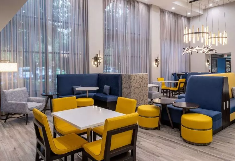 Отель Hampton Inn & Suites Agoura Hills