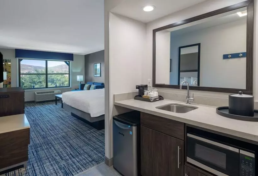 Отель Hampton Inn & Suites Agoura Hills