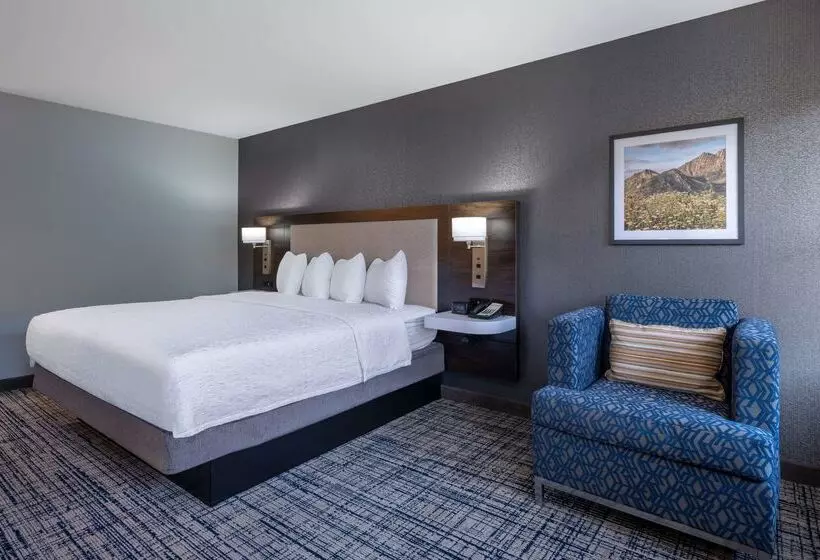 Отель Hampton Inn & Suites Agoura Hills