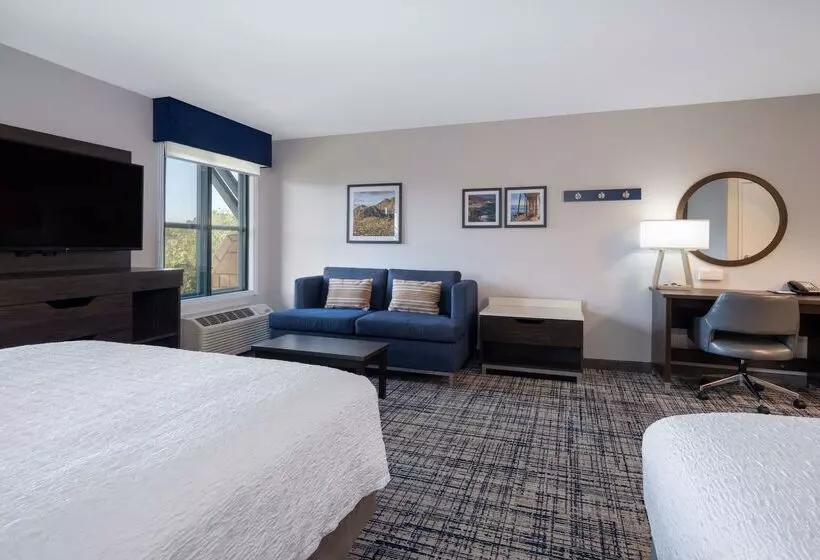Отель Hampton Inn & Suites Agoura Hills