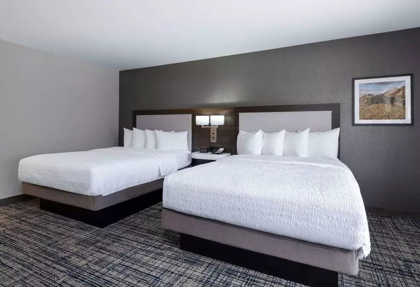 Отель Hampton Inn & Suites Agoura Hills