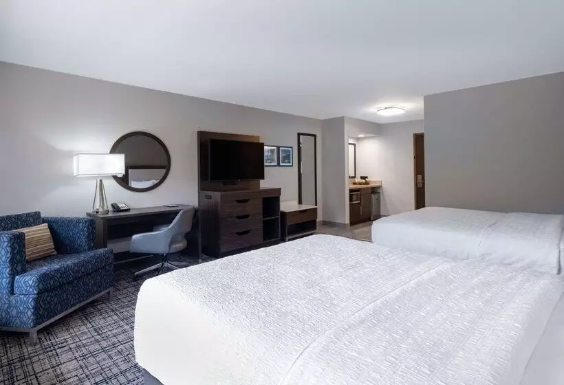Отель Hampton Inn & Suites Agoura Hills