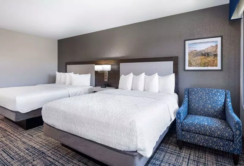 Отель Hampton Inn & Suites Agoura Hills