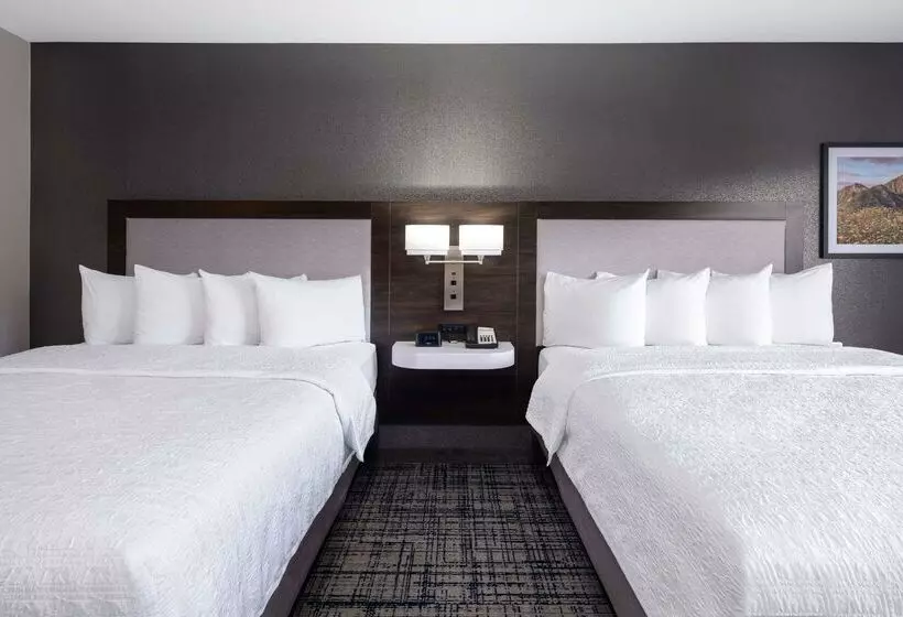 Отель Hampton Inn & Suites Agoura Hills