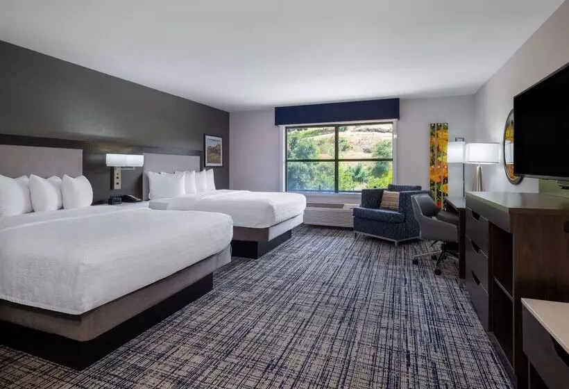 Отель Hampton Inn & Suites Agoura Hills