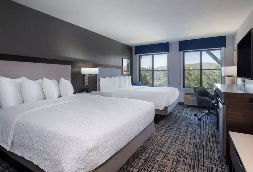 Отель Hampton Inn & Suites Agoura Hills