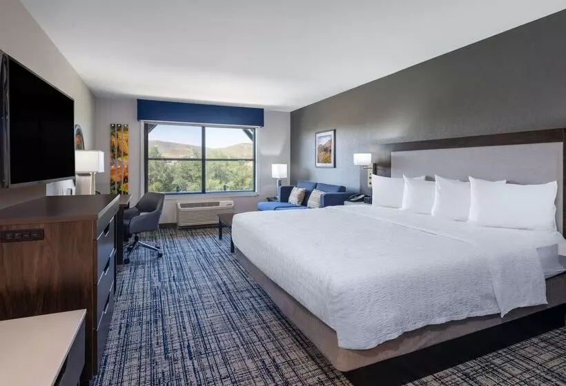 Отель Hampton Inn & Suites Agoura Hills