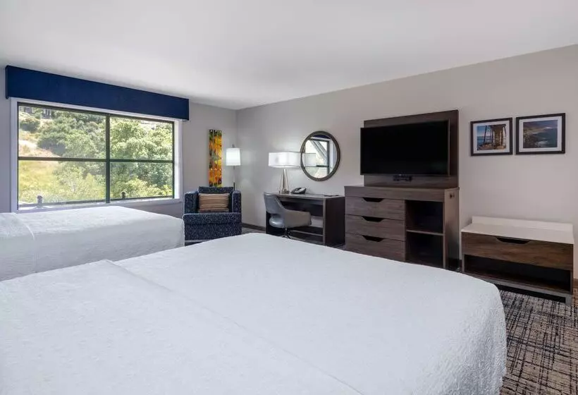 Отель Hampton Inn & Suites Agoura Hills