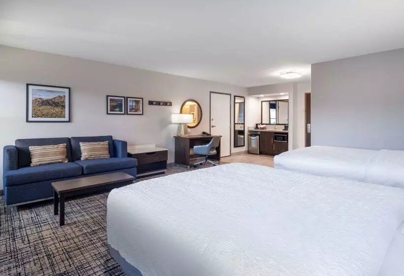 Отель Hampton Inn & Suites Agoura Hills