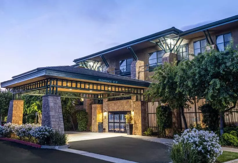 Отель Hampton Inn & Suites Agoura Hills