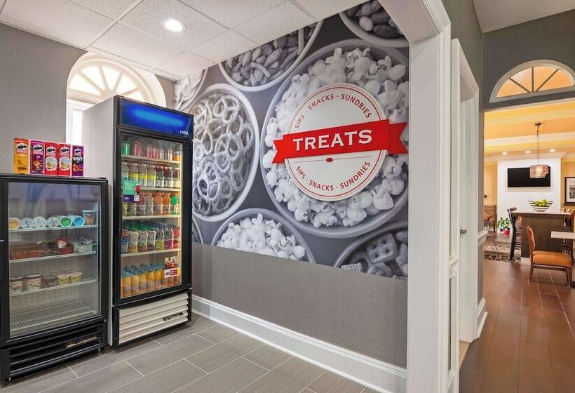 בית מלון כפרי Hampton Inn & Suites Stamford