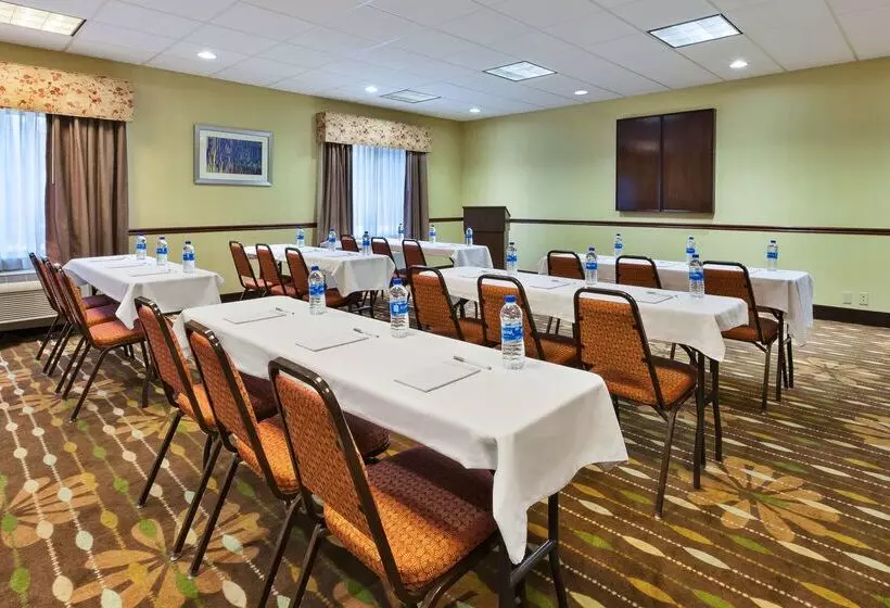 Отель Hampton Inn Waterbury