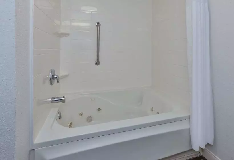 Отель Hampton Inn Waterbury