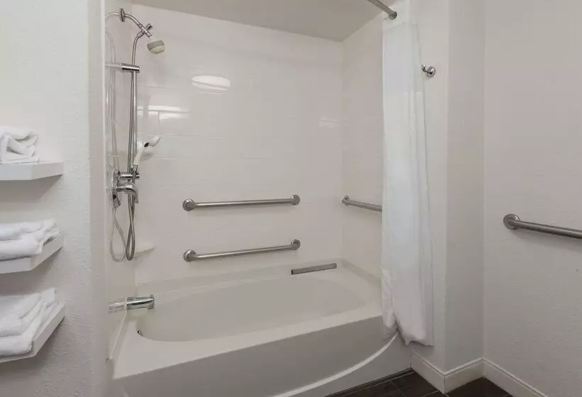 Отель Hampton Inn Waterbury