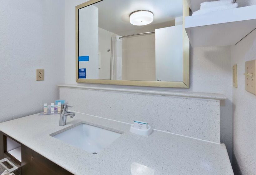 فندق Hampton Inn Waterbury