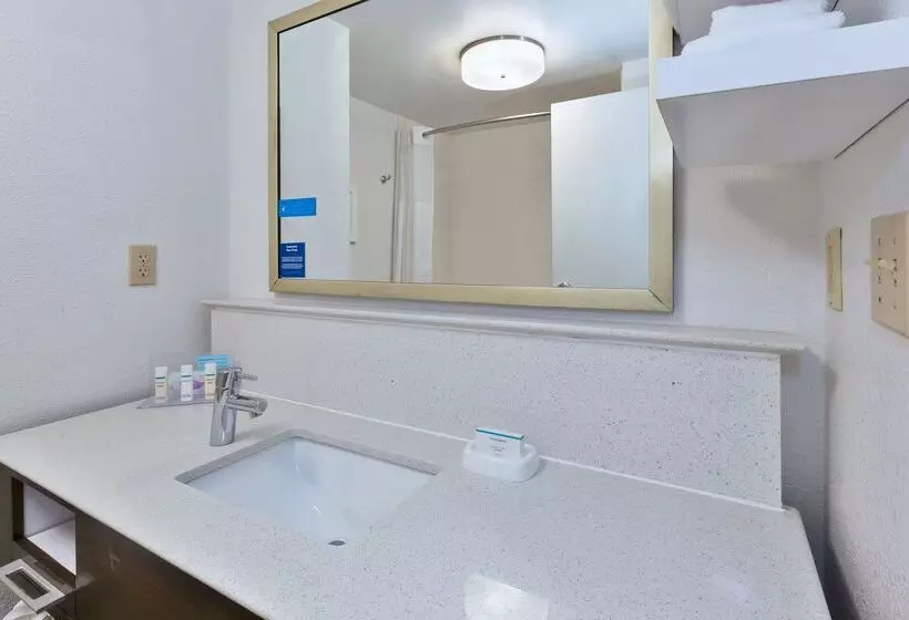 Отель Hampton Inn Waterbury