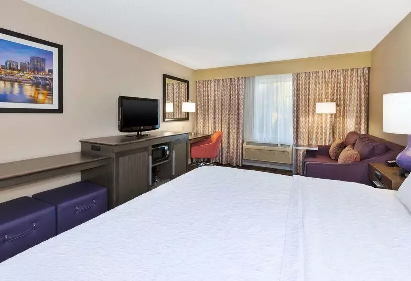 Отель Hampton Inn Waterbury