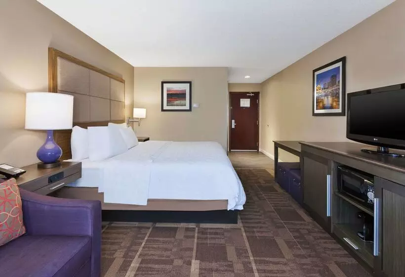 Отель Hampton Inn Waterbury