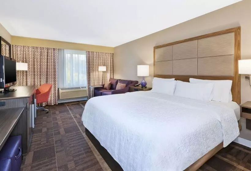 Отель Hampton Inn Waterbury