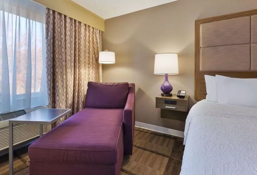 Отель Hampton Inn Waterbury