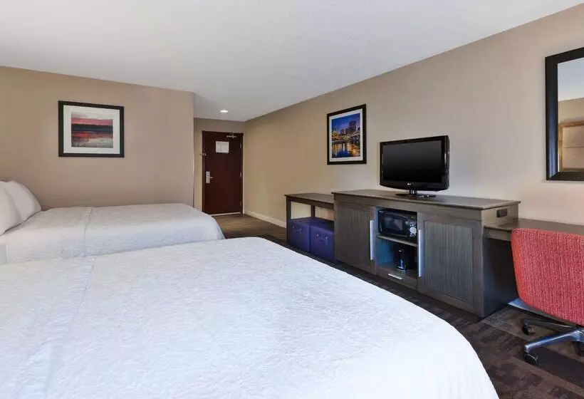 Отель Hampton Inn Waterbury