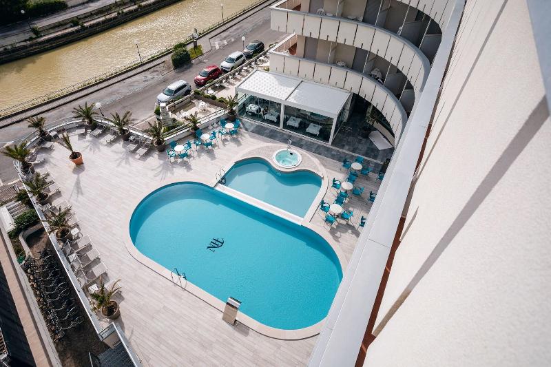 هتل Waldorf Palace