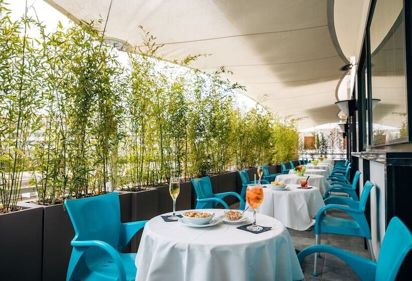 هتل Waldorf Palace