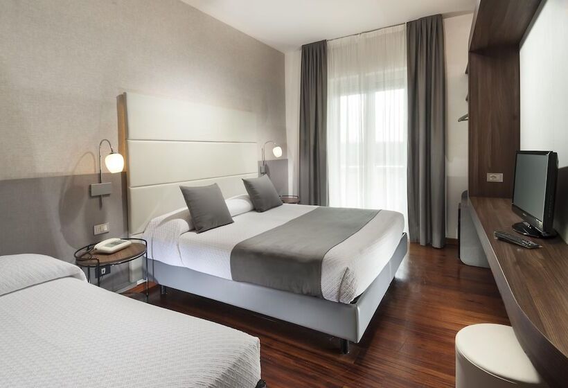 هتل Waldorf Palace