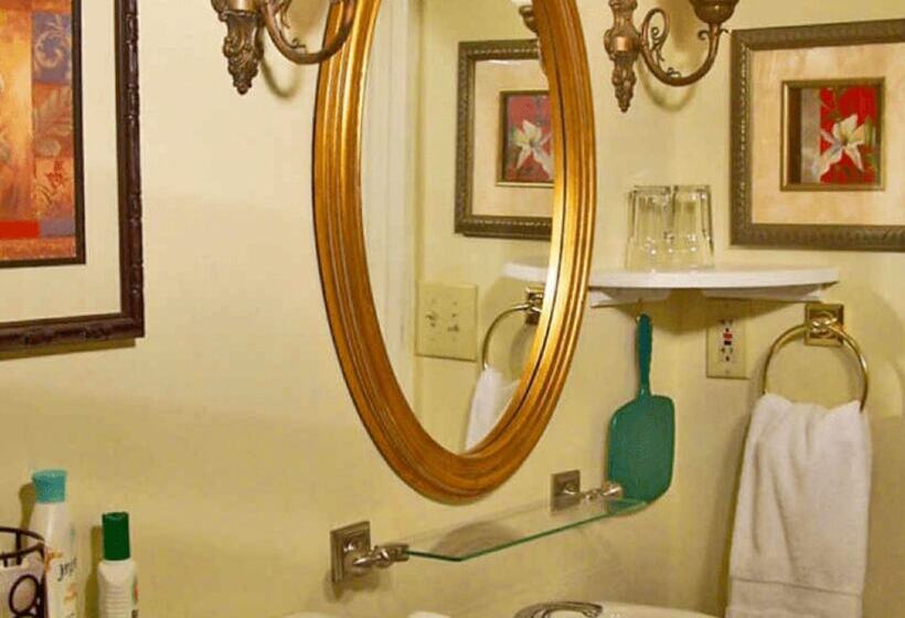 Lyndon House Bed & Breakfast