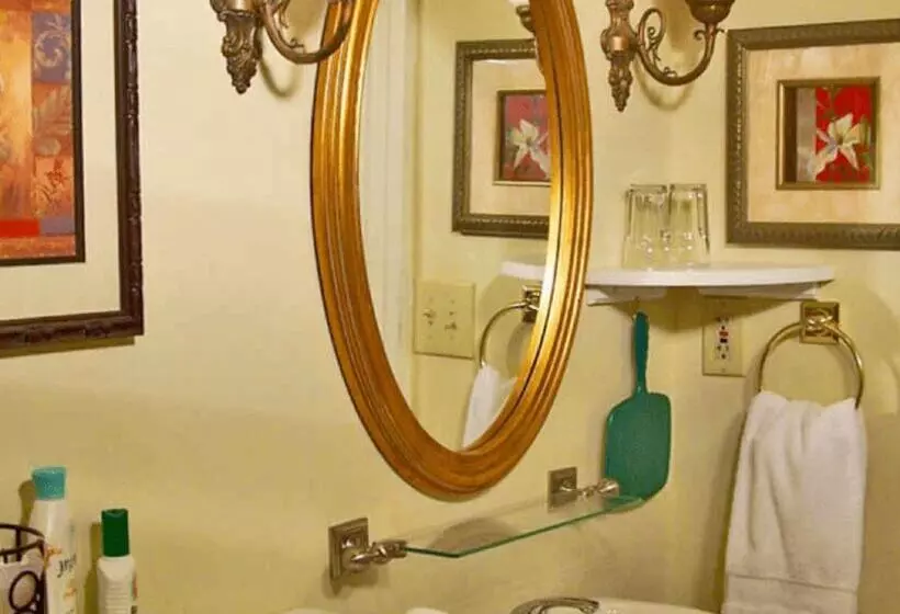 Lyndon House Bed & Breakfast