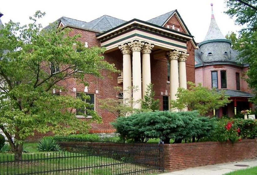 Lyndon House Bed & Breakfast