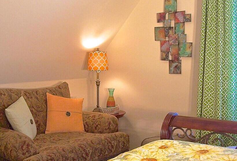 Lyndon House Bed & Breakfast