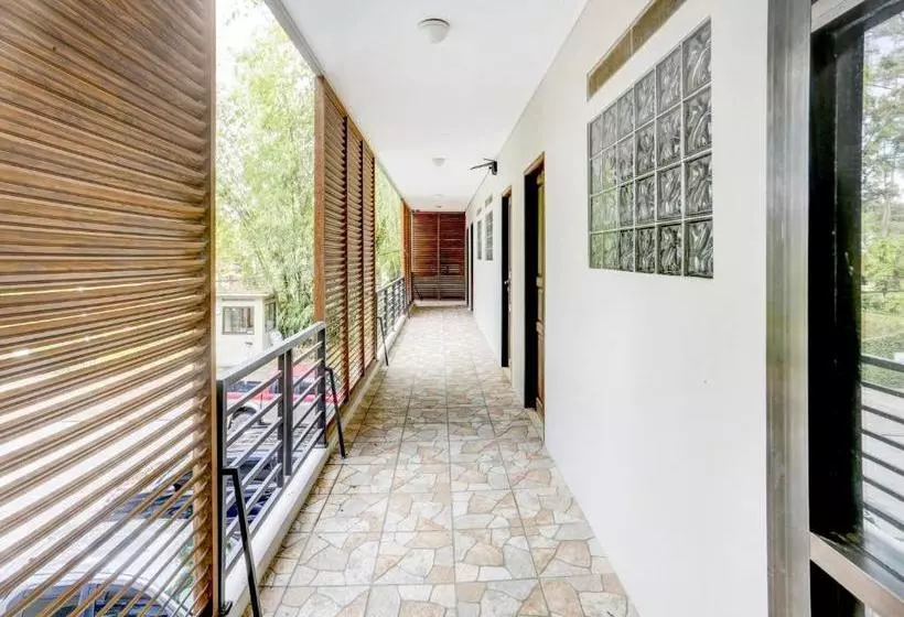 ホテル Oyo 90027 Ulin Guesthouse