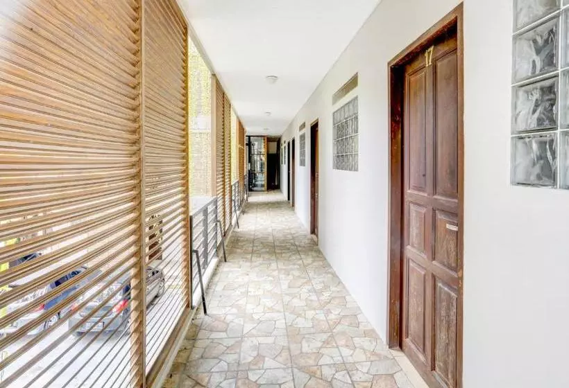 ホテル Oyo 90027 Ulin Guesthouse