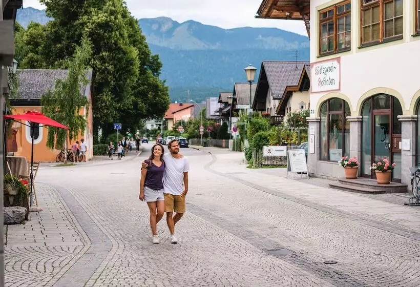 هتل Aja Garmischpartenkirchen