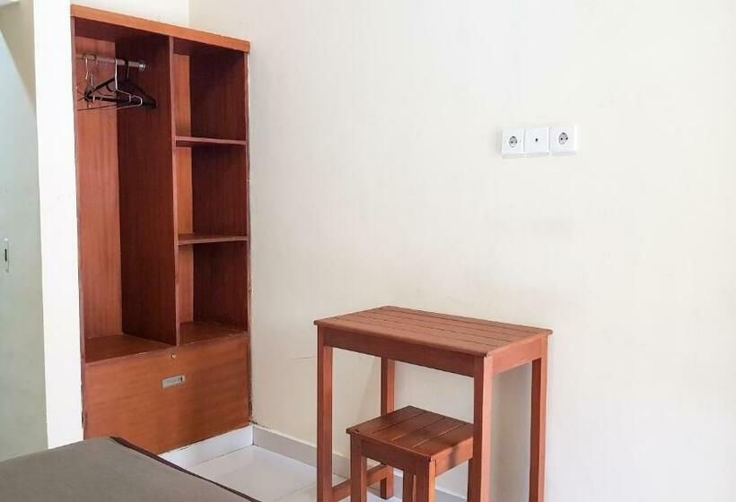 Hotel Koolkost At Poppies Lane Street   Minimum Stay 30 Nights