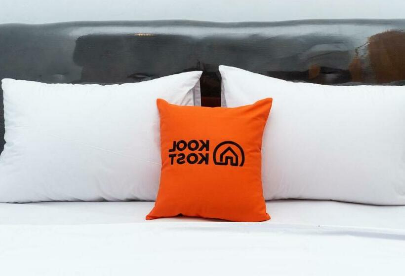 Hotel Koolkost At Poppies Lane Street   Minimum Stay 30 Nights