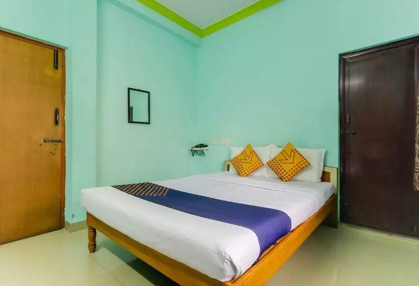 هتل Spot On 75475 Cn Guest House