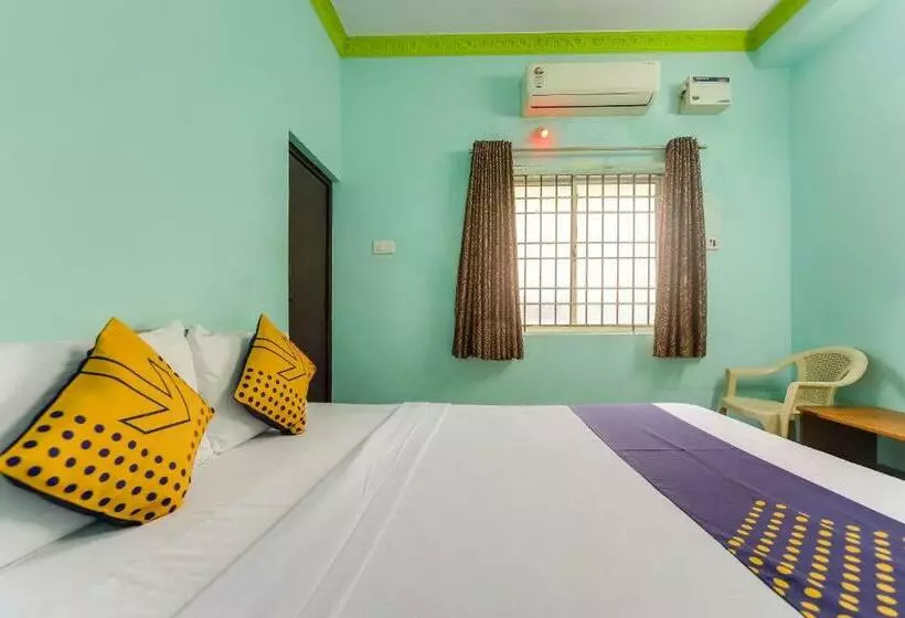 هتل Spot On 75475 Cn Guest House