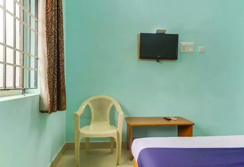 هتل Spot On 75475 Cn Guest House