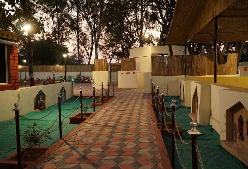 منتجع Neel Kanth Motels &