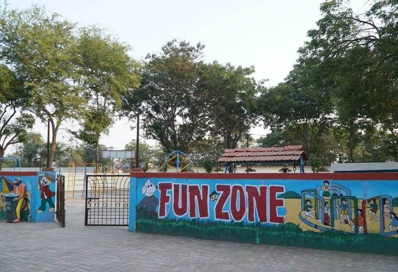 منتجع Neel Kanth Motels &