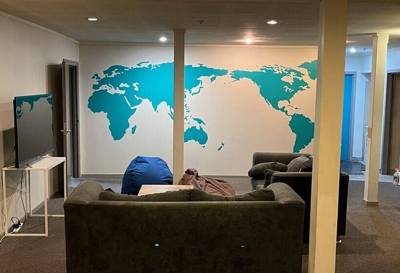 فندق صغير Uptown Backpackers